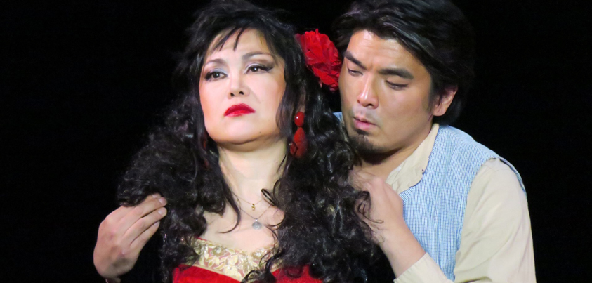 THE REDFACE『Carmen Operacomic』神奈川公演より＝撮影・堀江男二、写真提供・THE REDFACE